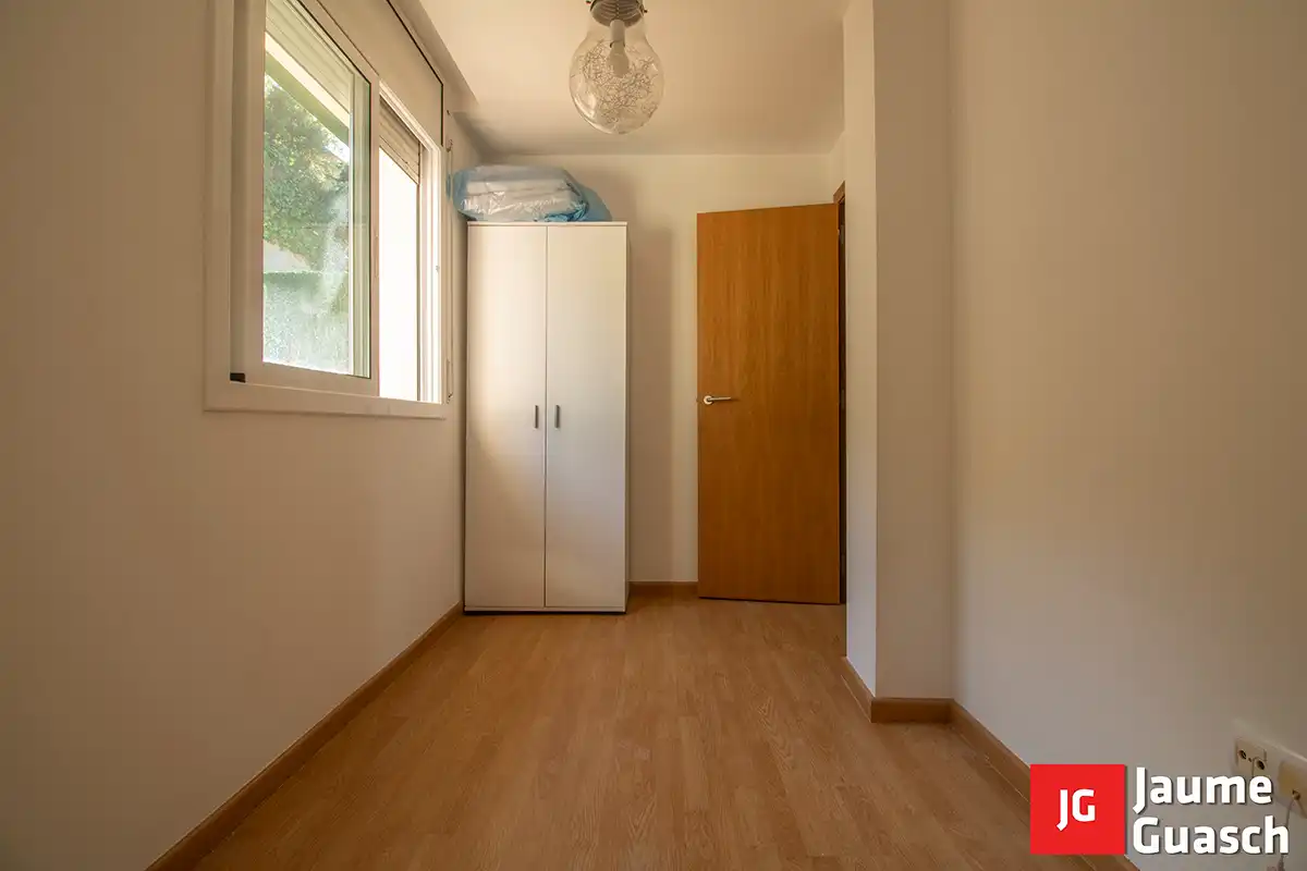 Dormitori de Casa adosada en venda en La Pobla de Montornès   amb Calefacció, Parquet i Traster