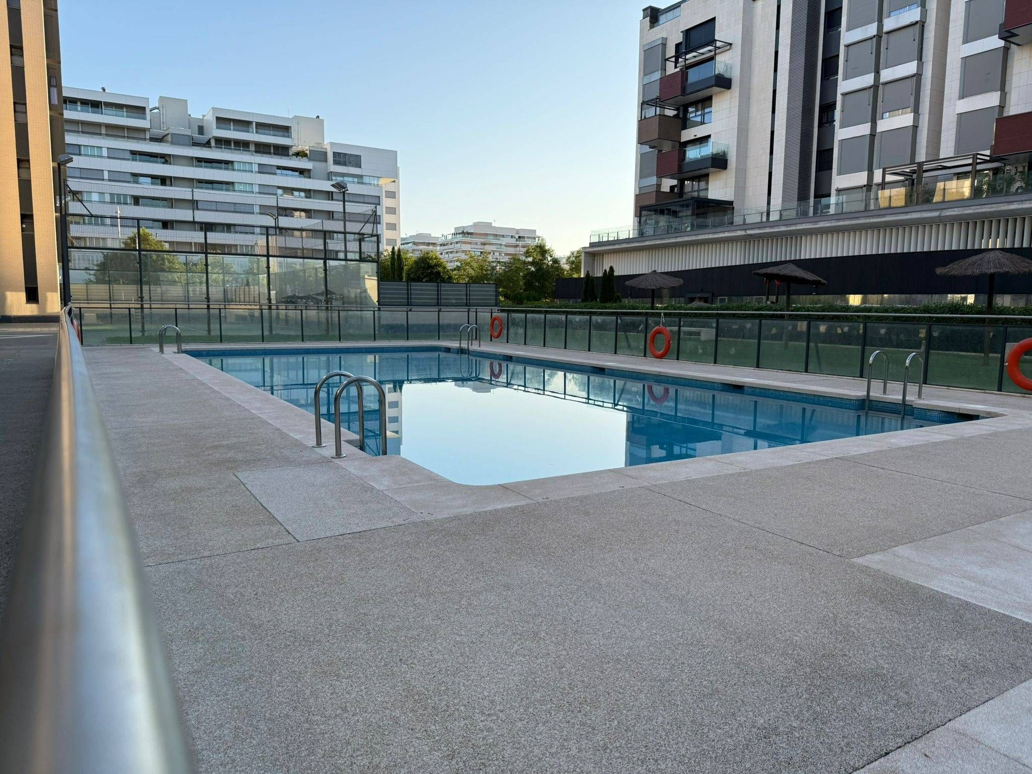 Piscina de Pis en venda en  Madrid Capital amb Aire condicionat, Calefacció i Jardí privat