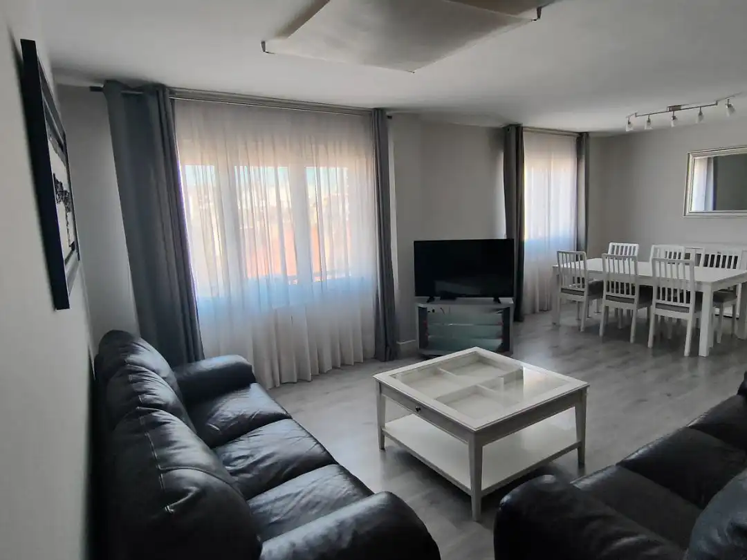 Living room of Flat for rent in  Zaragoza Capital  with Air Conditioner and Balcony