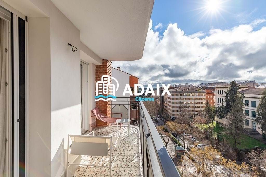 Vista exterior de Pis en venda en Cáceres Capital amb Aire condicionat, Calefacció i Terrassa
