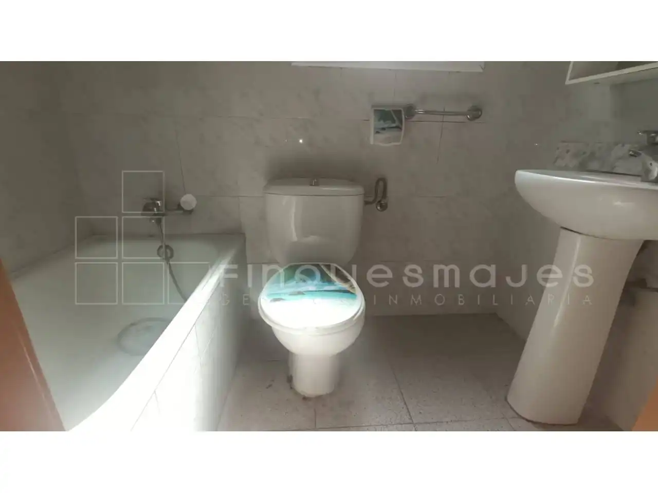 Bathroom of Flat for sale in Terrassa