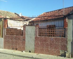 Vista exterior de Casa adosada en venda en Puertollano