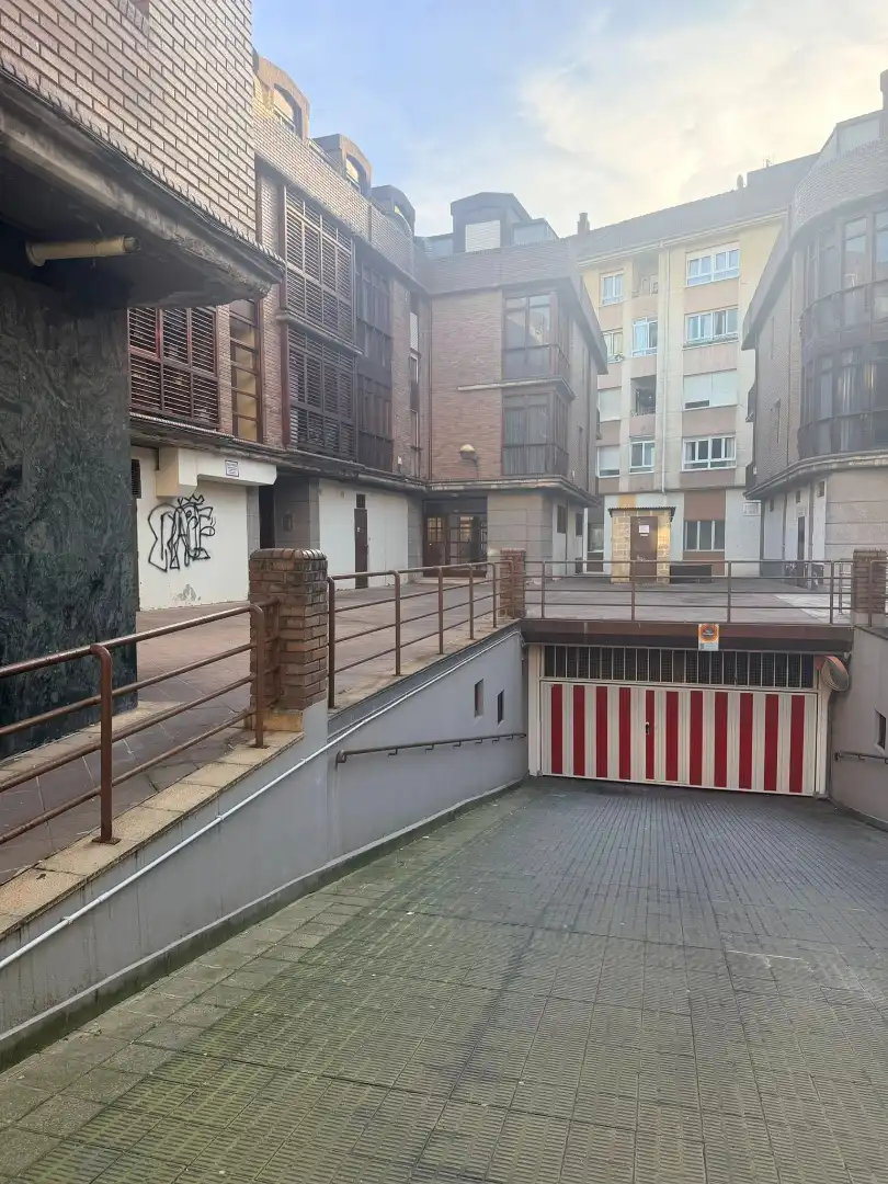 Vista exterior de Garaje en venta en Torrelavega 
