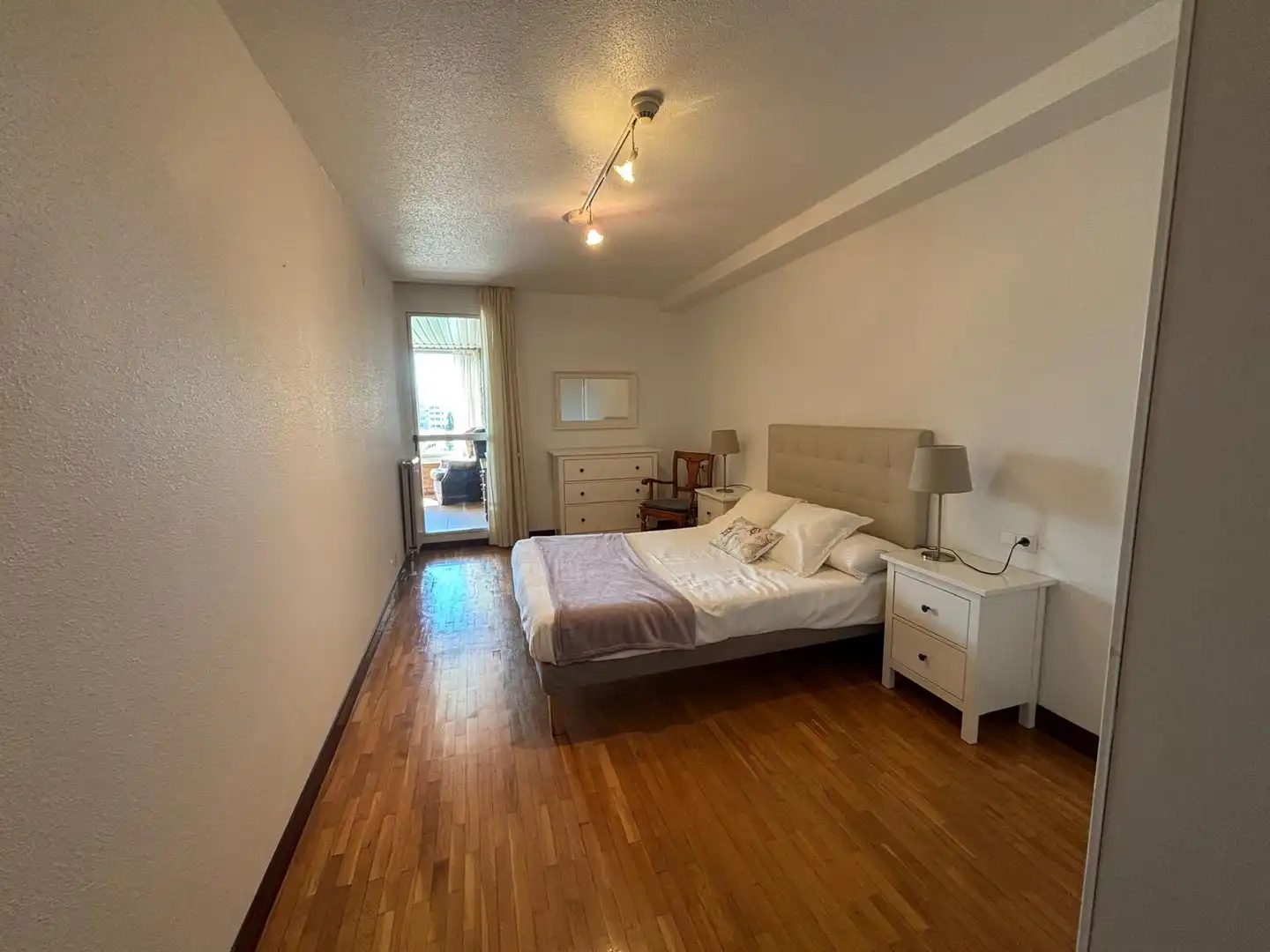 Habitación de Piso de alquiler en  Pamplona / Iruña con Calefacción, Parquet y Terraza