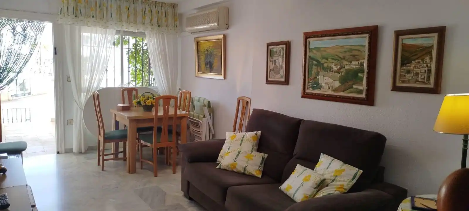 Sala de estar de Casa adosada en venta en Motril con Aire acondicionado, Terraza y Trastero