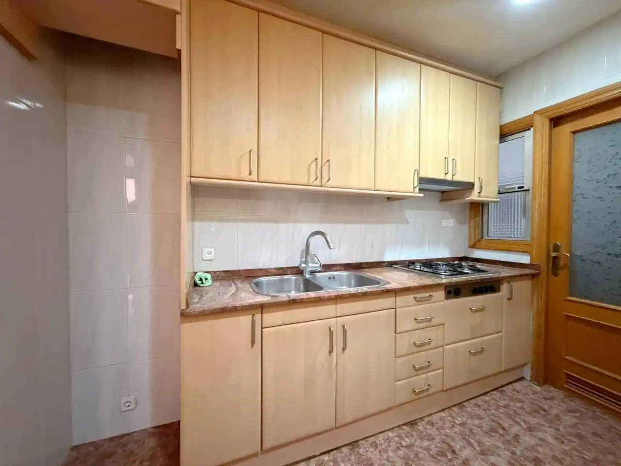 Cocina de Piso en venta en L'Hospitalet de Llobregat con Balcón