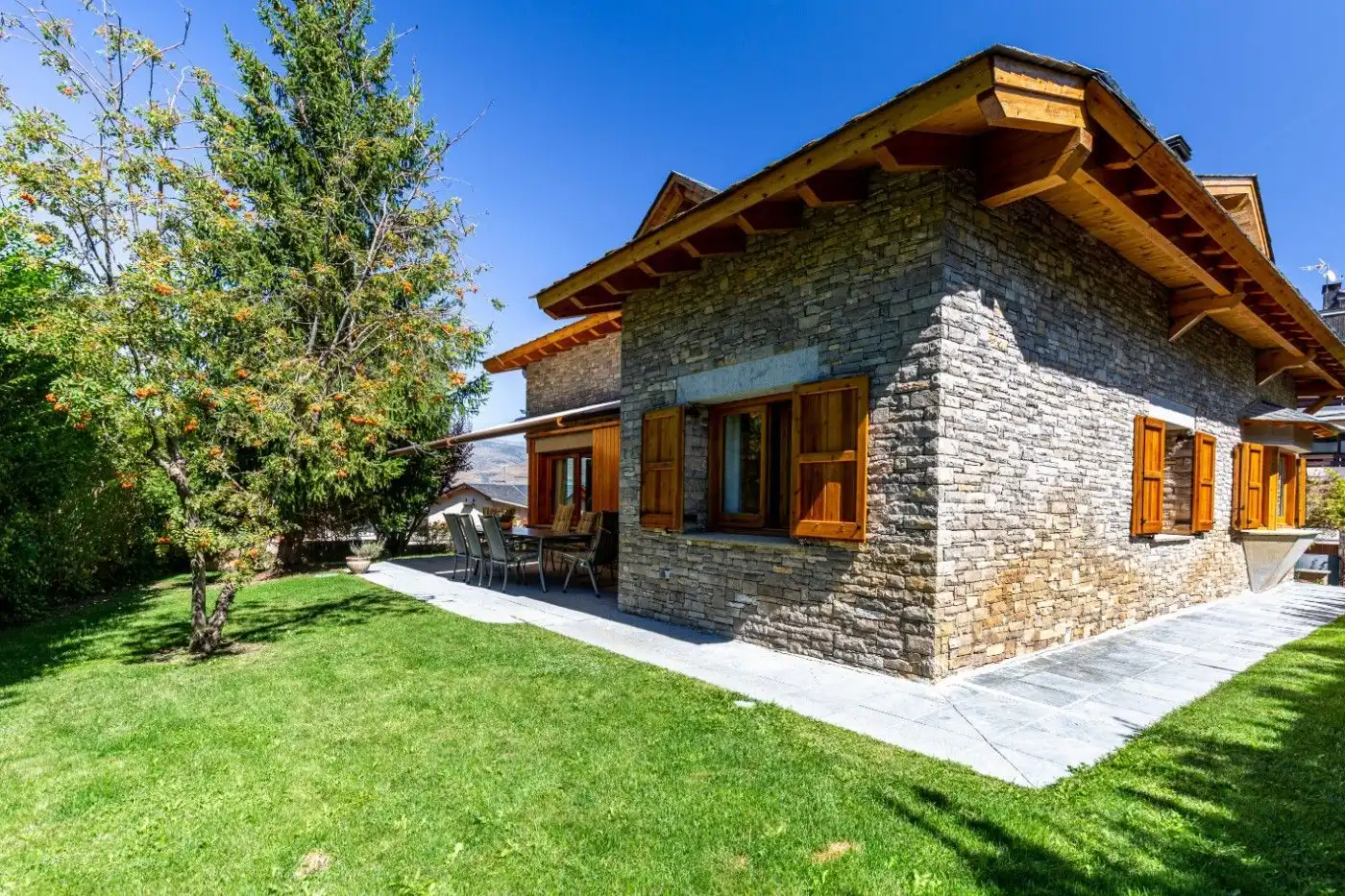 Vista exterior de Casa o xalet en venda en Alp amb Calefacció i Traster