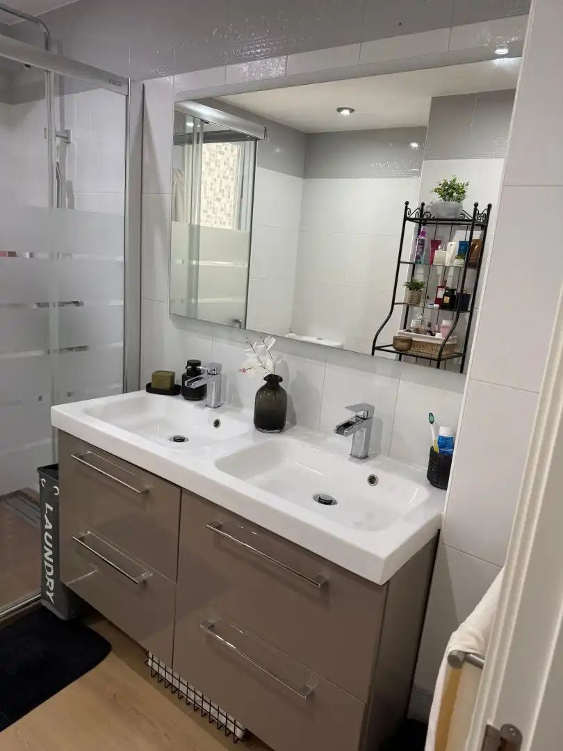 Badezimmer von Wohnung zum Verkauf in A Coruña Capital  mit Heizung, Abstellraum und Möbliert