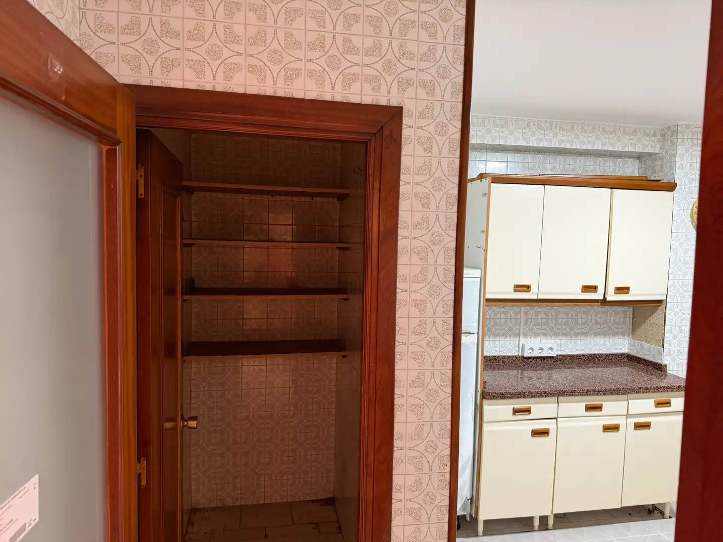 Cuina de Pis en venda en Oviedo  amb Calefacció, Parquet i Terrassa