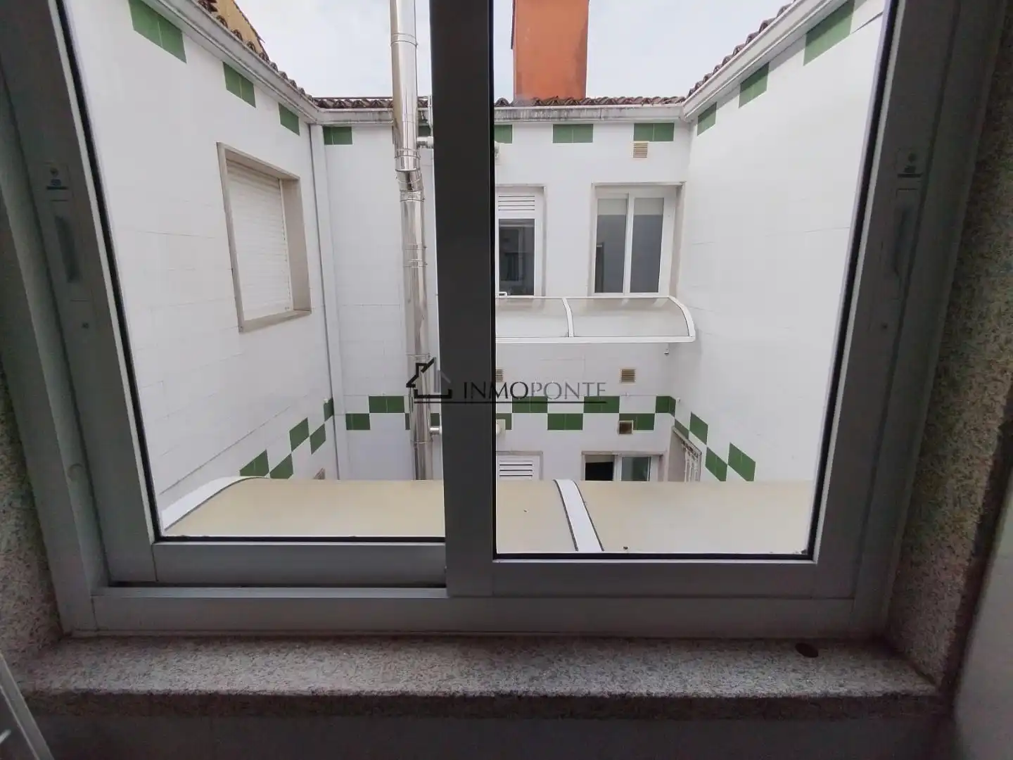Terrasse von Dachboden zum Verkauf in Pontevedra Capital  mit Heizung, Abstellraum und Möbliert