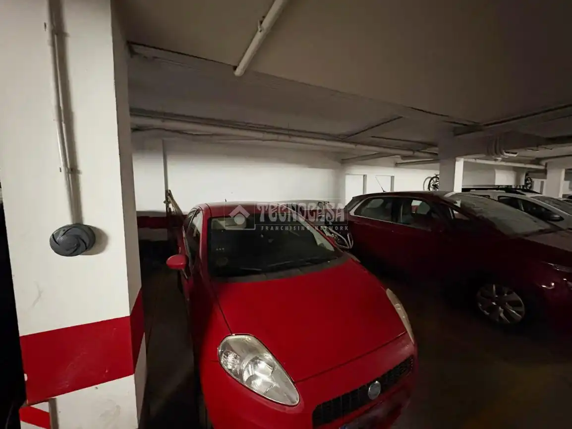 Parking de Casa adosada en venta en Zaragoza con Terraza
