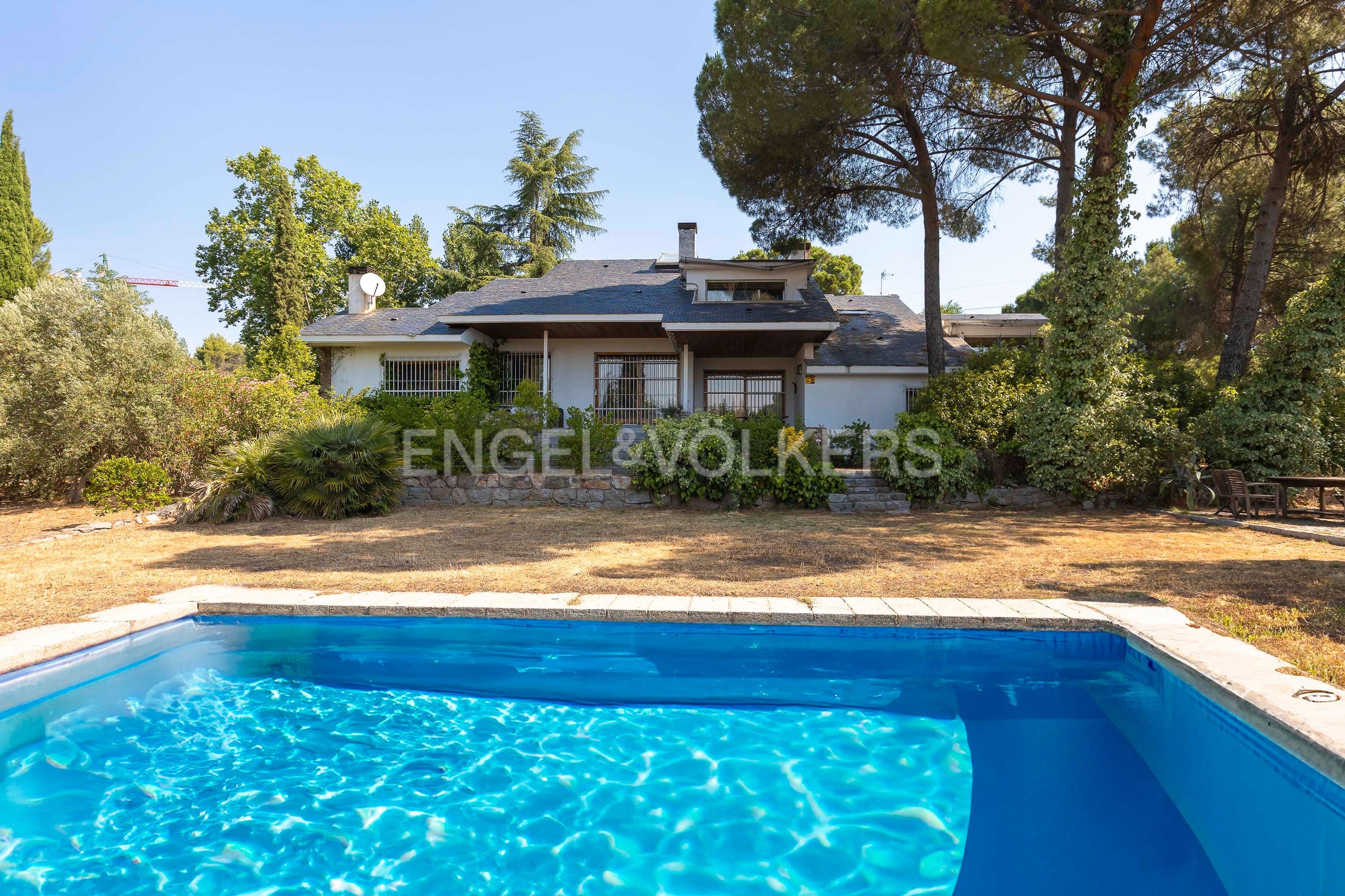Exterior view of House or chalet for sale in Pozuelo de Alarcón  with Heating, Parquet flooring and Terrace