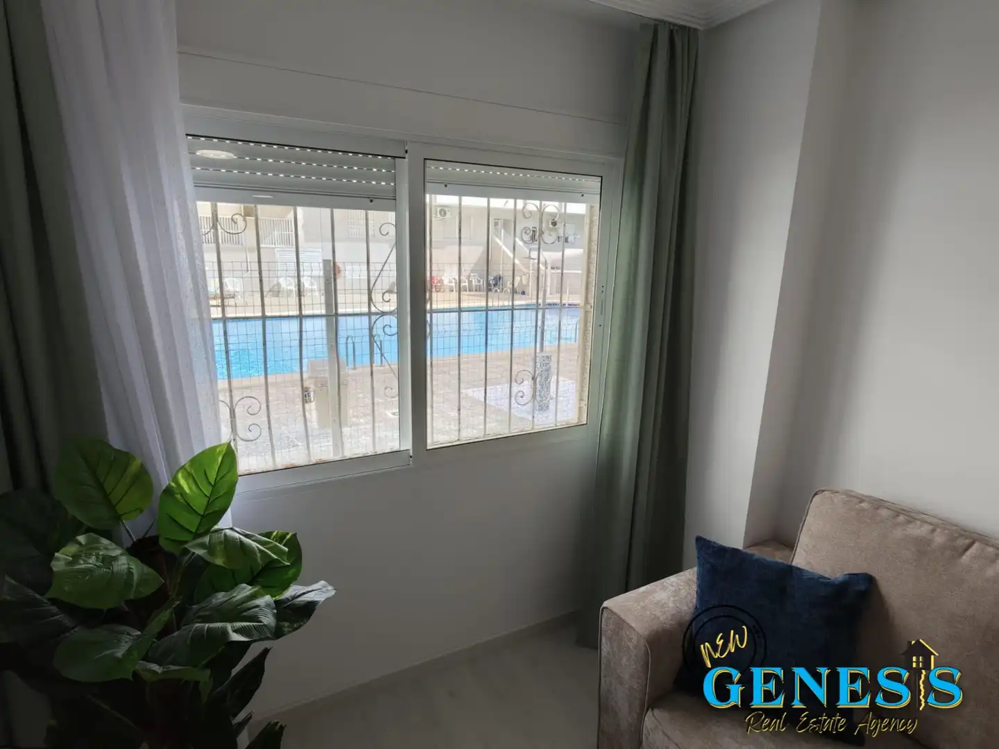Piscina de Apartament en venda en Torrevieja amb Aire condicionat, Moblat i Rentadora