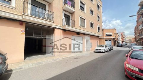 Garaje cerrado comunitario y muy amplio en zona doctor Ferrán con una superficie construida de unos 40 m2.