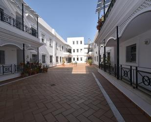 Vista exterior de Pis en venda en Chiclana de la Frontera amb Calefacció, Parquet i Balcó