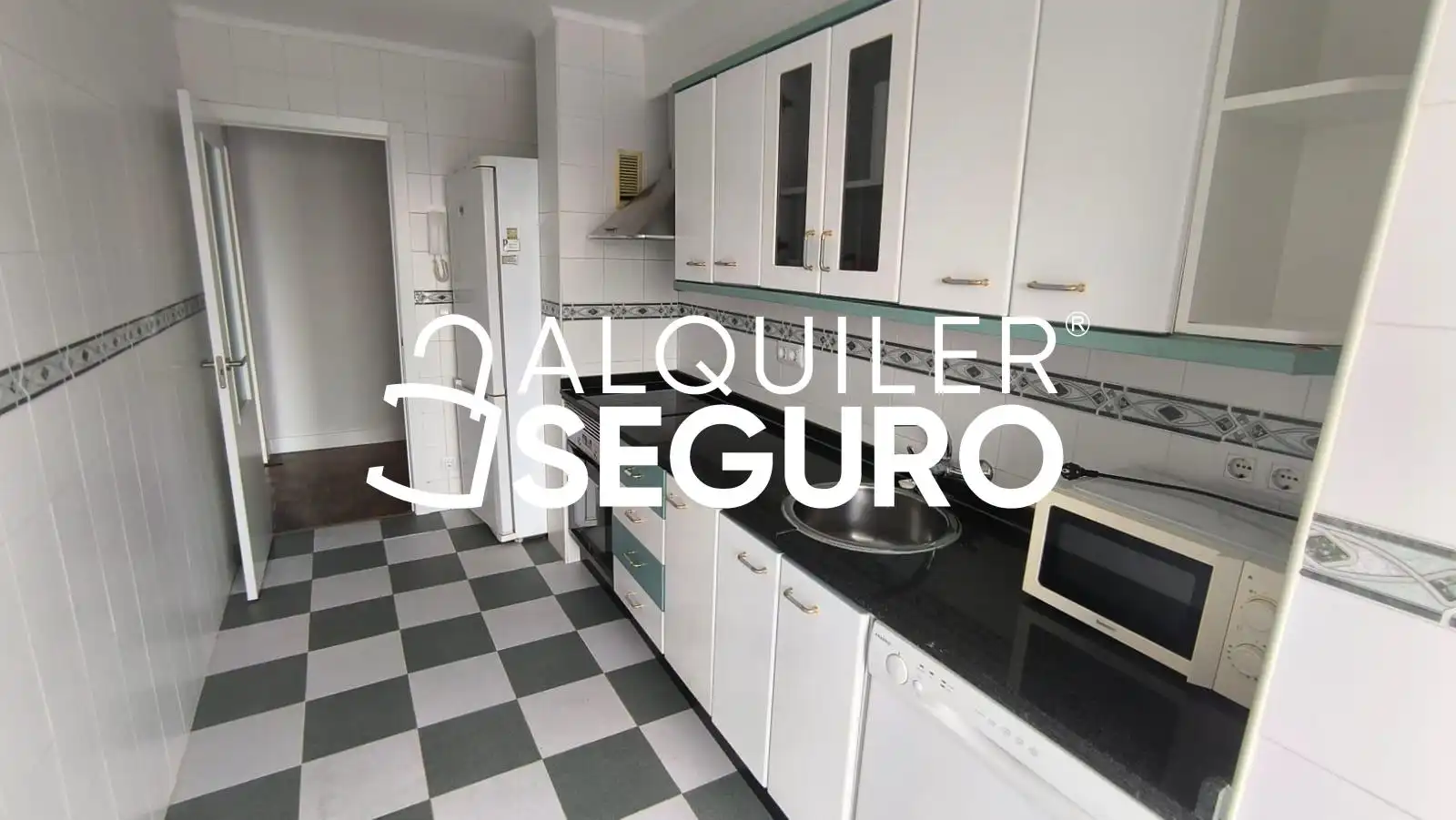 Cocina de Piso de alquiler en  Sevilla Capital con Aire acondicionado