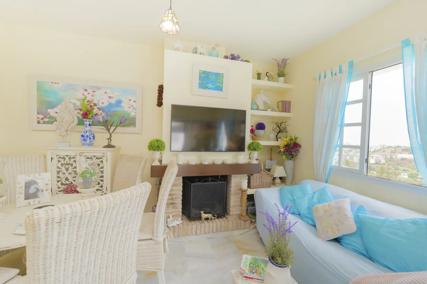 Sala de estar de Piso en venta en Mijas con Terraza, Piscina y Internet