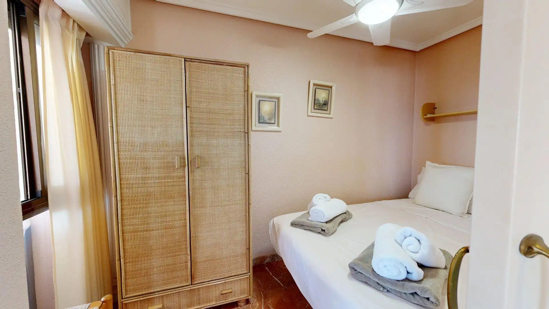 Dormitori de Apartament de lloguer en Elche / Elx amb Aire condicionat, Calefacció i Jardí privat