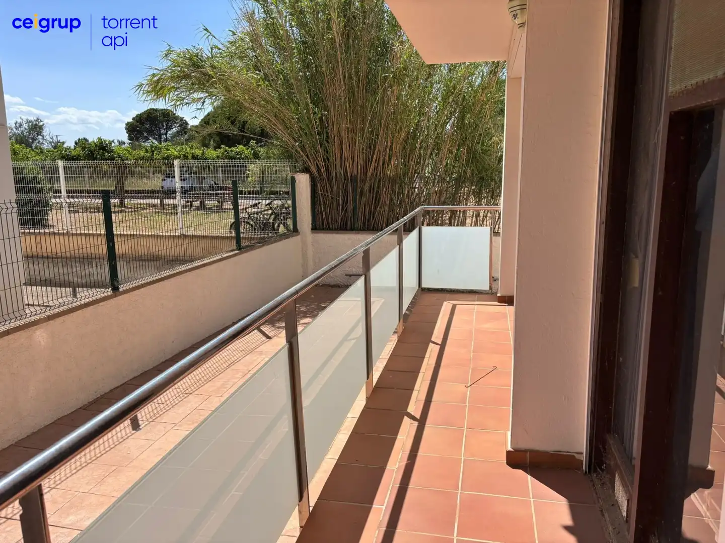 Terraza de Piso en venta en L'Estartit con Piscina, Amueblado y Balcón