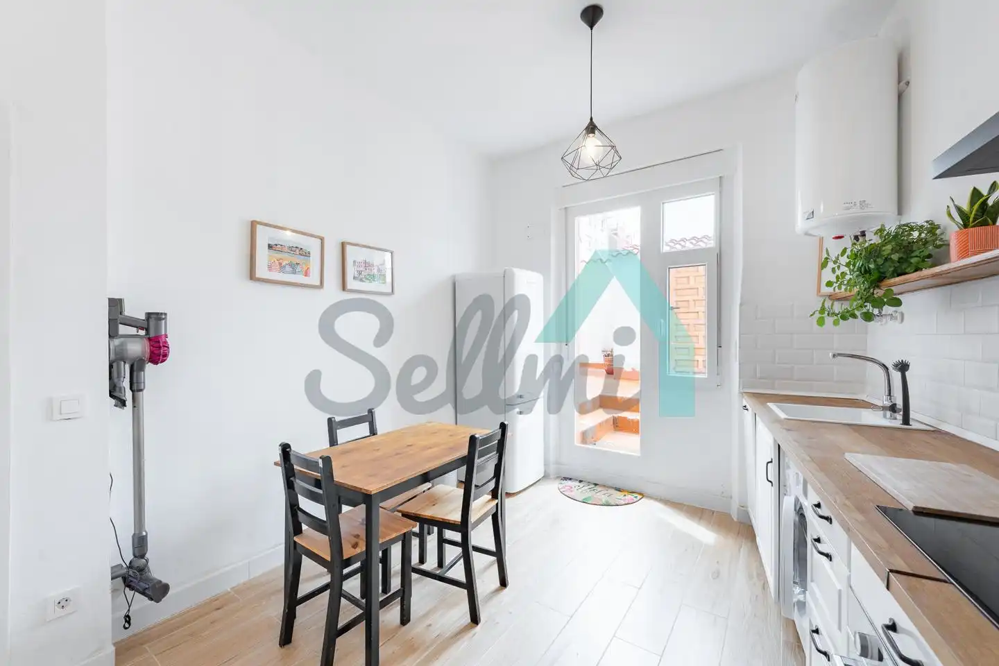Kitchen of Flat for rent in Gijón   with Heating, Terrace and Furnished