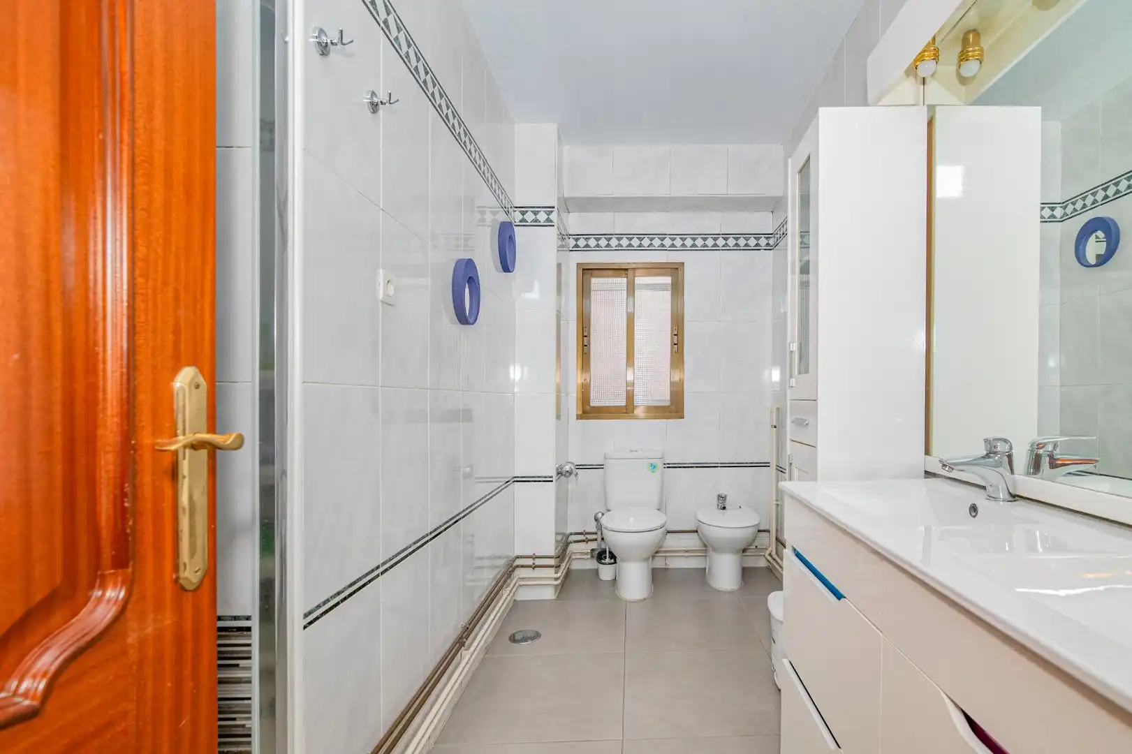 Baño de Piso en venta en Granada con Calefacción y Amueblado