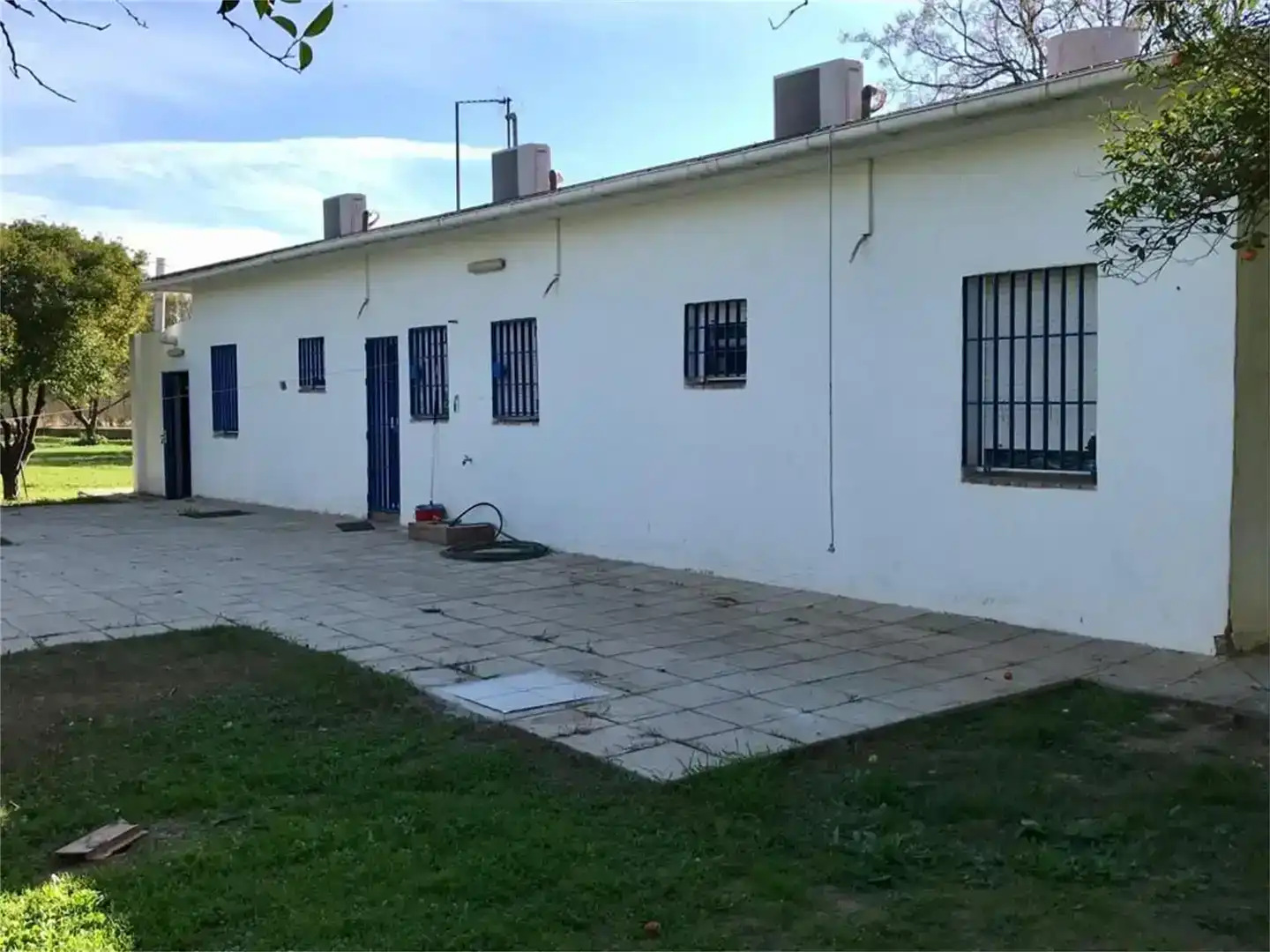 Vista exterior de Pis en venda en Sanlúcar la Mayor, Sevilla