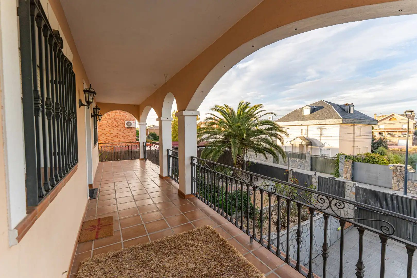 Terrassa de Casa o xalet en venda en Sevilla la Nueva amb Aire condicionat, Calefacció i Jardí privat
