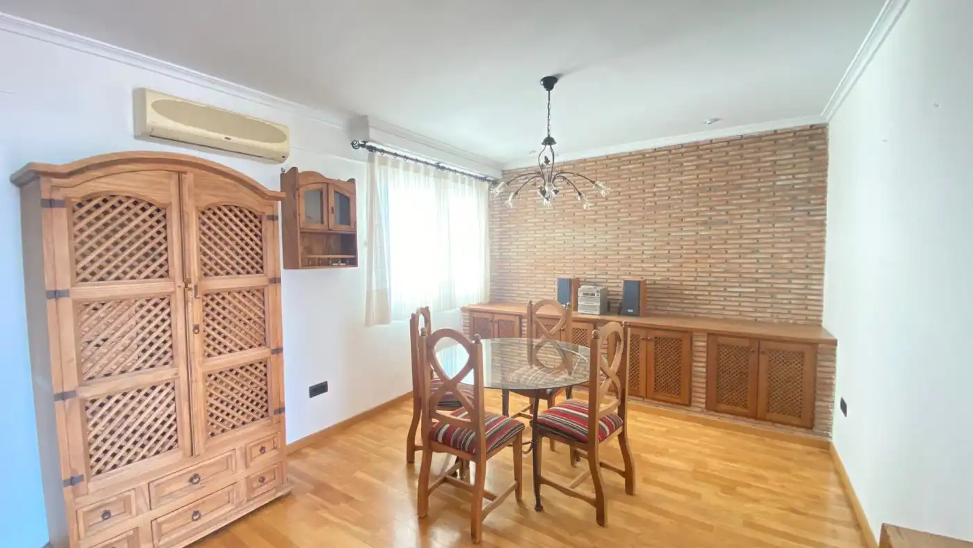 Esszimmer von Dachboden zum Verkauf in Silla mit Klimaanlage, Heizung und Parkett
