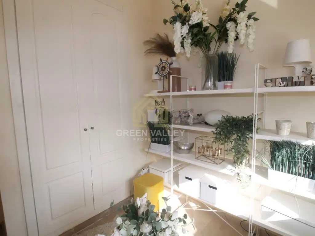 Sala d'estar de Casa adosada en venda en La Alcaidesa amb Aire condicionat, Calefacció i Jardí privat