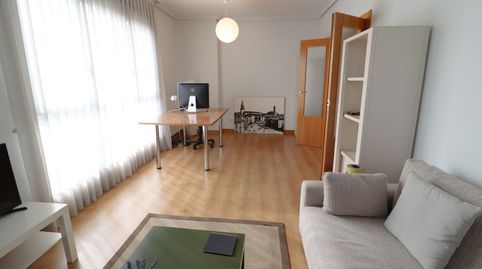 Foto 2 de Piso de alquiler en Mediterraneo, San Martín, Vitoria - Gasteiz