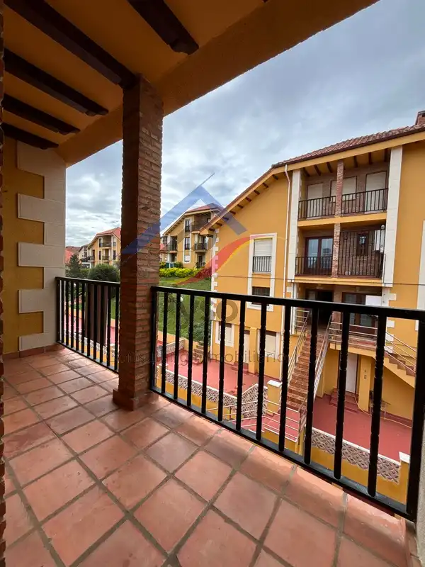 Vista exterior de Àtic en venda en Ruiloba amb Calefacció, Jardí privat i Balcó