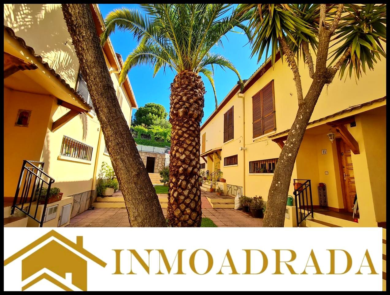 Exterior view of Single-family semi-detached for sale in La Adrada   with Heating, Terrace and Community pool