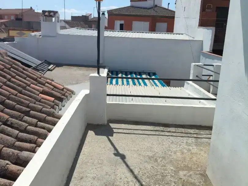 Vista exterior de Casa adosada en venda en Mora amb Traster i Moblat