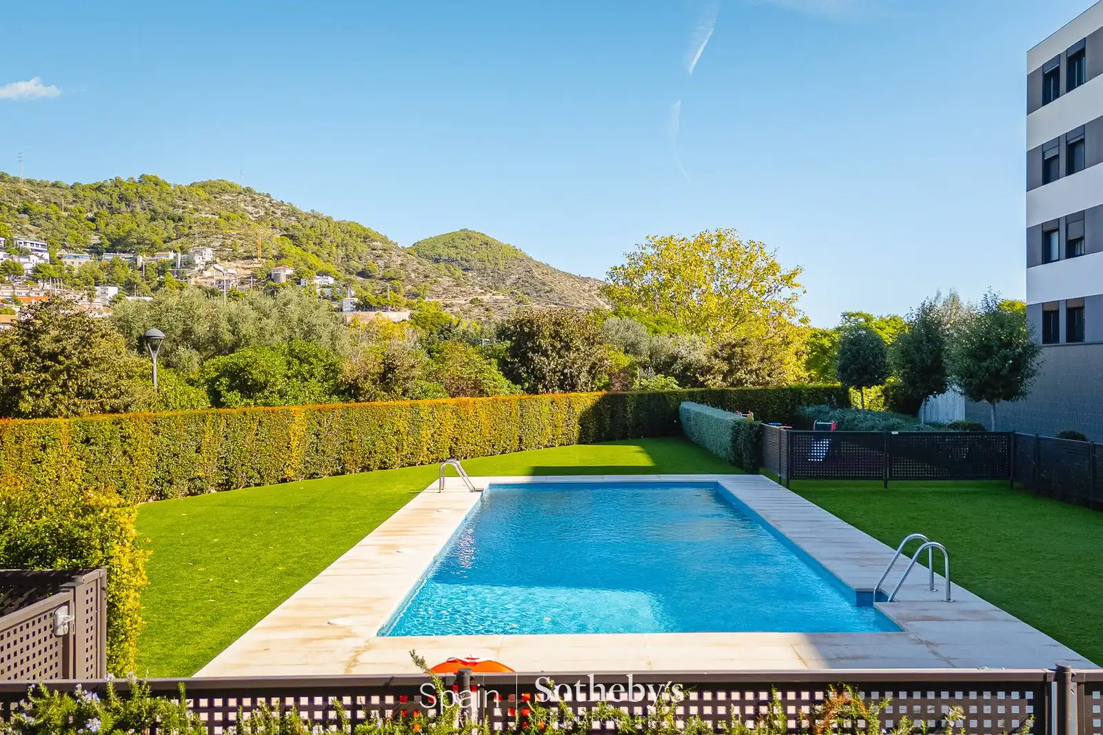 Piscina de Apartament en venda en Sitges amb Aire condicionat, Jardí privat i Jacuzzi