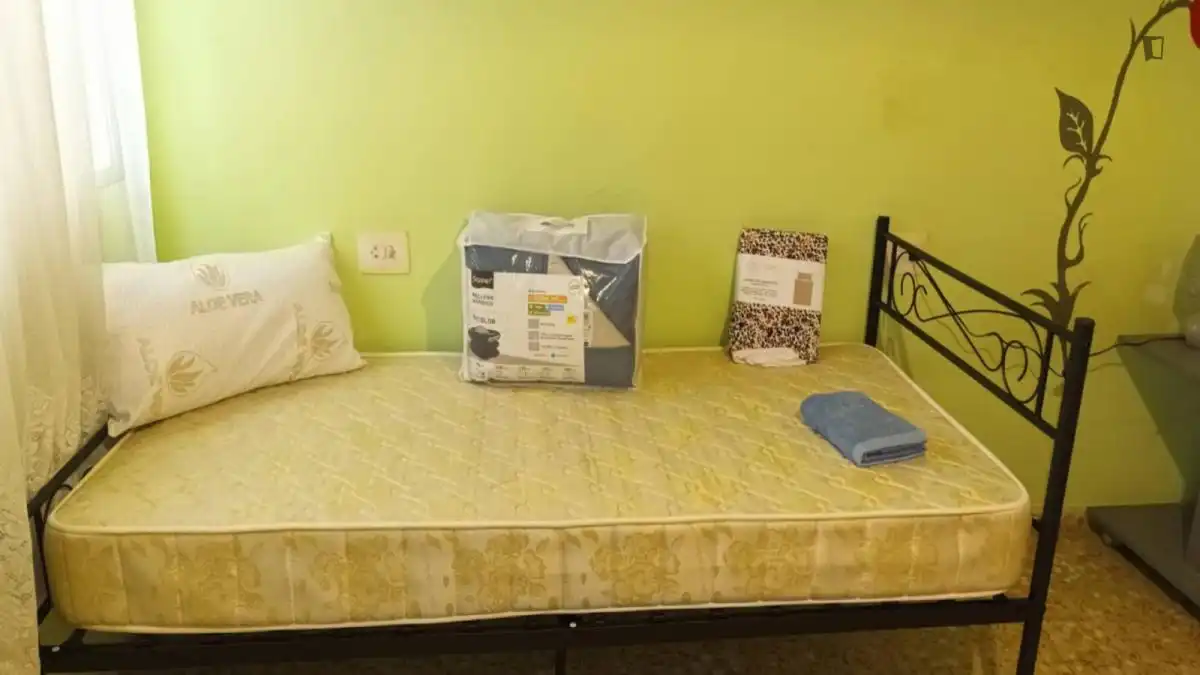 Dormitori de Apartament per a compartir en Castellón de la Plana / Castelló de la Plana amb Moblat, Forn i Rentadora
