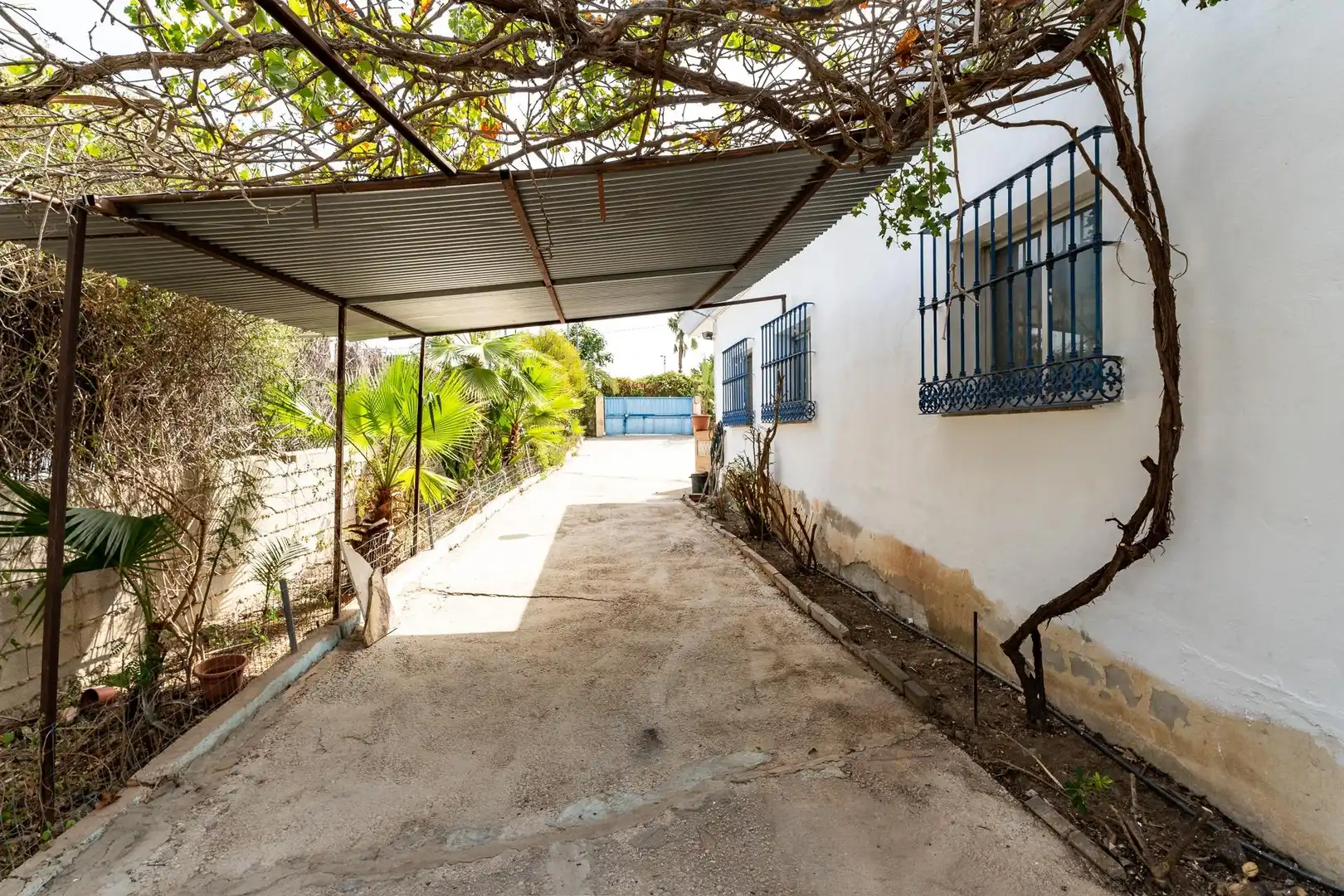 Vista exterior de Casa o xalet en venda en Cártama amb Aire condicionat, Calefacció i Jardí privat
