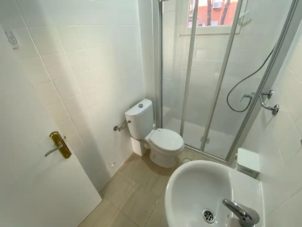 Bathroom of Flat for rent in Madrid  with Heating, Furnished and Oven