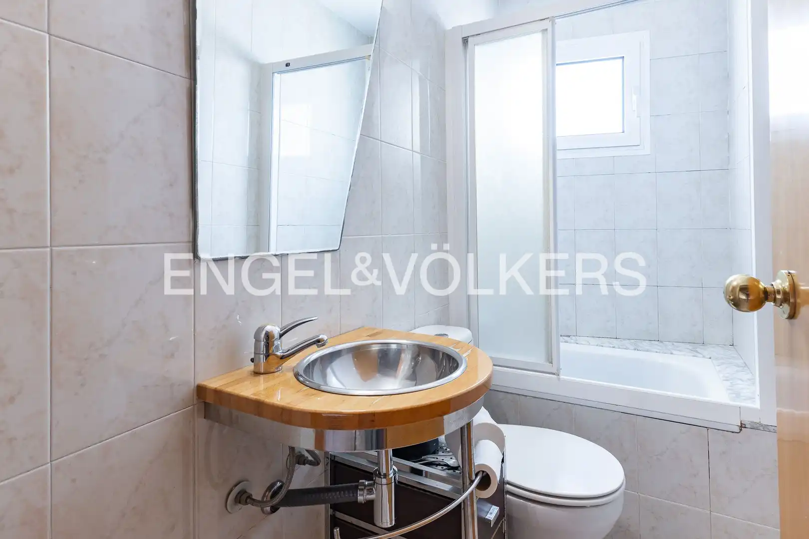 Baño de Casa adosada en venta en Castellar del Vallès con Aire acondicionado, Calefacción y Terraza