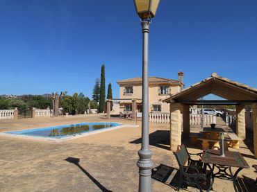 Casa rústica amb piscina en venda a El Romeral - Peñón de Zapata
