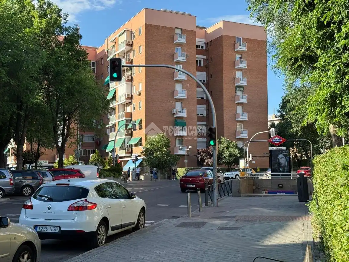 Vista exterior de Piso en venta en Madrid con Calefacción, Parquet y Terraza