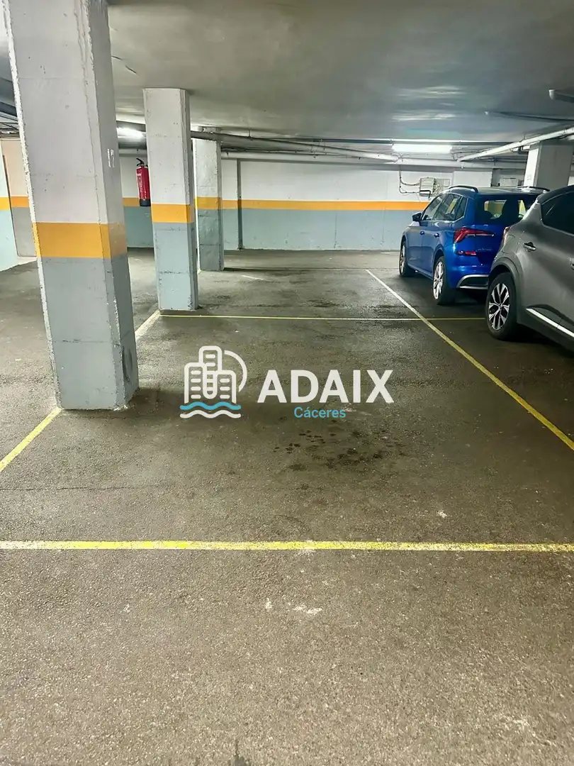 Parkplatz von Wohnung zur Miete in Cáceres mit Klimaanlage, Heizung und Terrasse