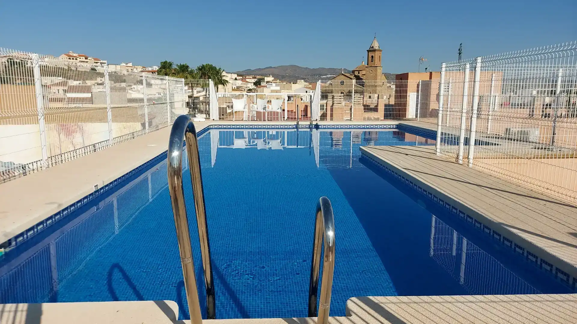 Schwimmbecken von Wohnungen zum Verkauf in Turre mit Klimaanlage