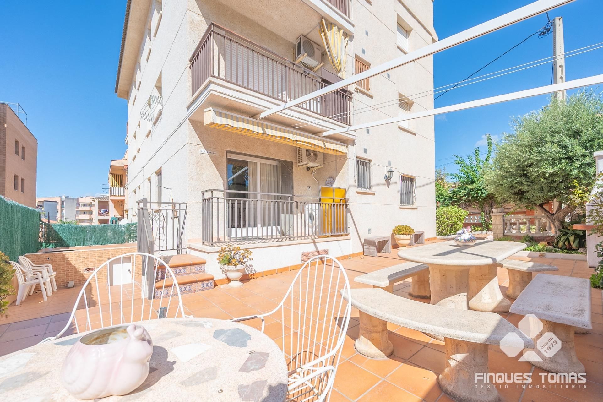 Vista exterior de Planta baja en venta en Cunit con Jardín privado, Terraza y Trastero