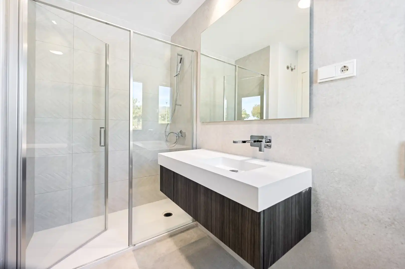 Bathroom of Attic for rent in Marbella  with Air Conditioner, Terrace and Storage room