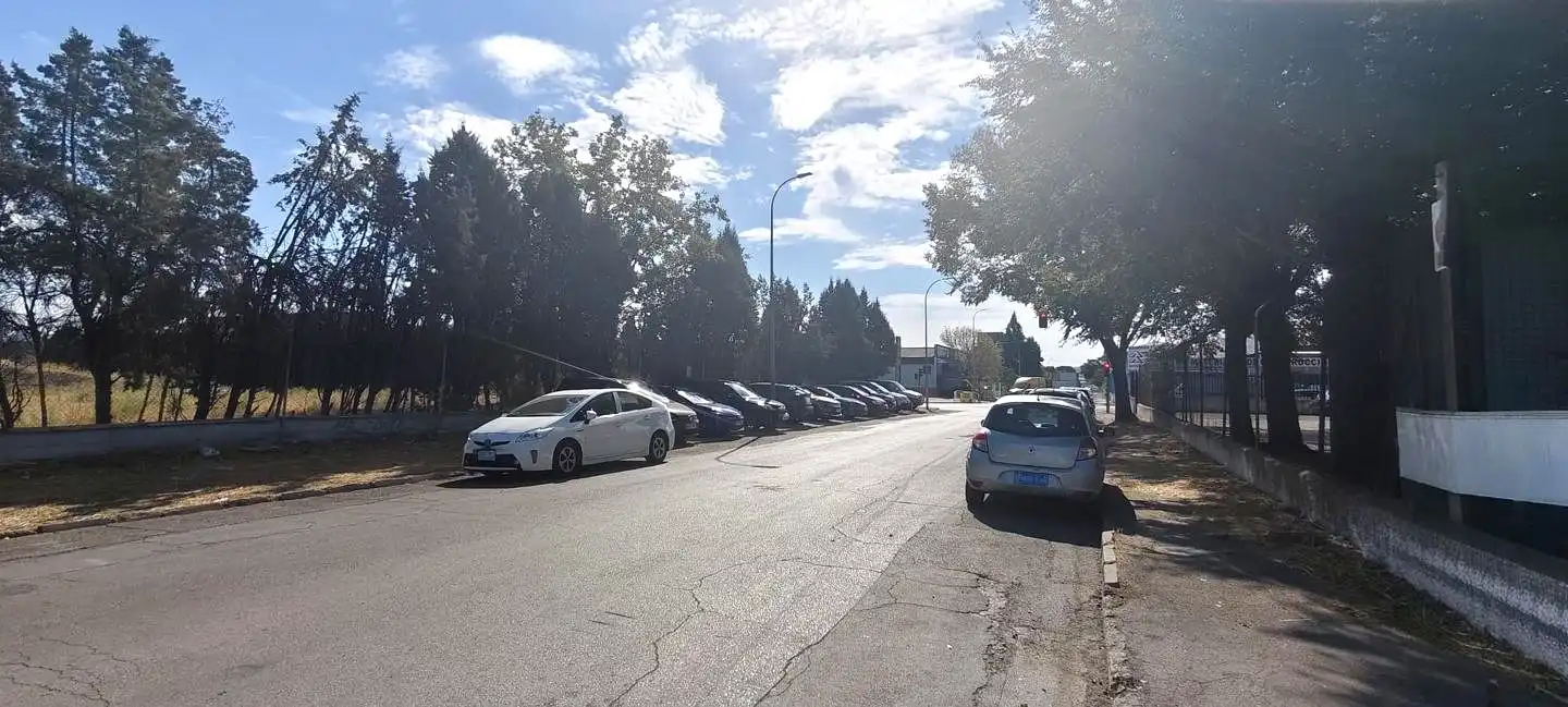 Parkplatz von Fabrikhallen zur Miete in Torrejón de Ardoz