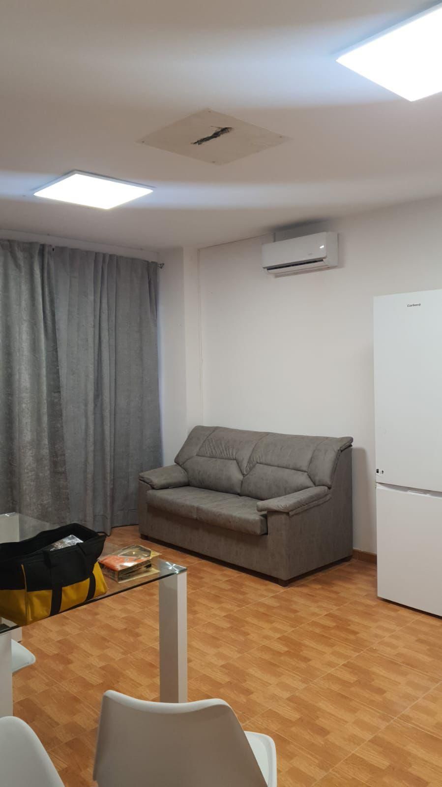Dormitori de Apartament de lloguer en Cáceres Capital amb Aire condicionat i Terrassa