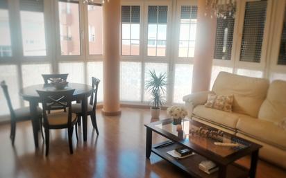 Sala d'estar de Pis en venda en  Almería Capital amb Aire condicionat, Parquet i Moblat