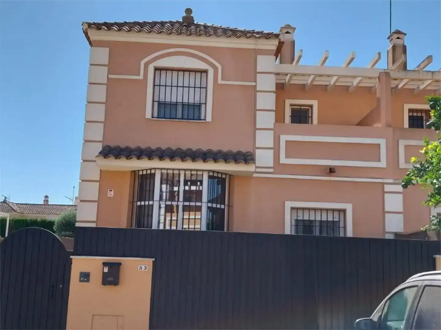 Vista exterior de Casa o xalet en venda en Espartinas amb Aire condicionat, Jardí privat i Traster