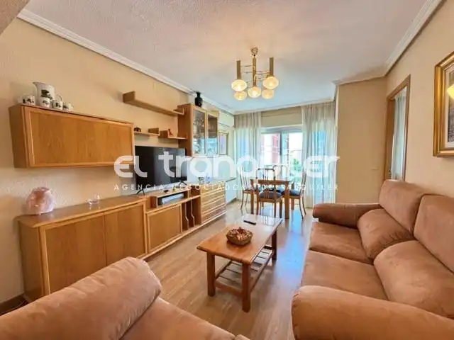 Sala d'estar de Pis de lloguer en Madrid amb Aire condicionat, Parquet i Terrassa