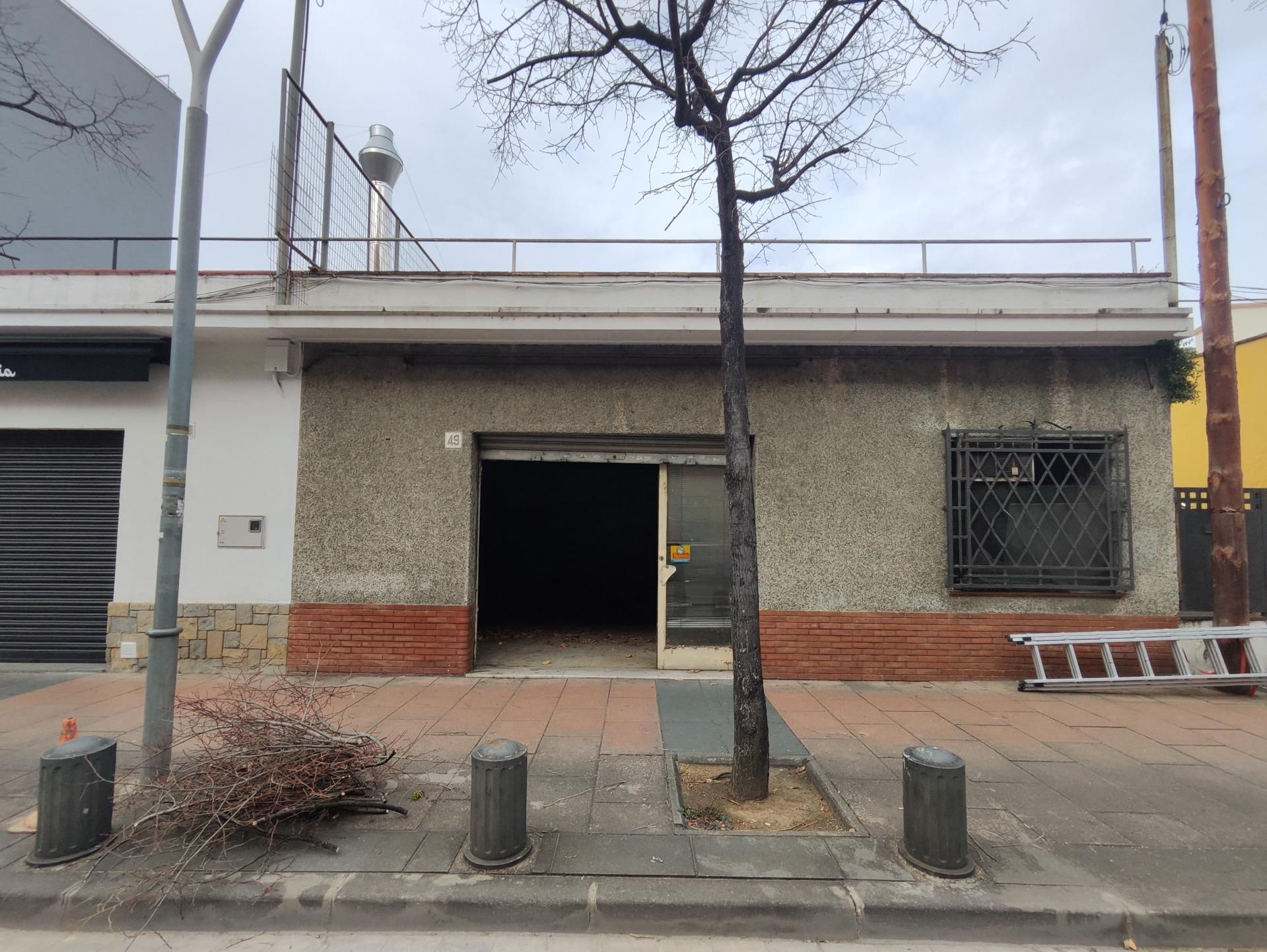 Vista exterior de Local en venda en Montmeló